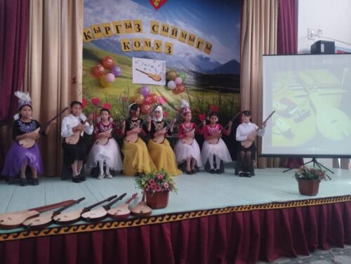 9 сентября, в честь  Дня комуза прошел концерт с участием  школьников  и комузистов.