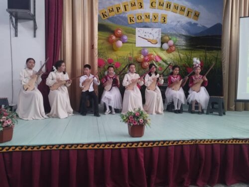 9 сентября, в честь  Дня комуза прошел концерт с участием  школьников  и комузистов.